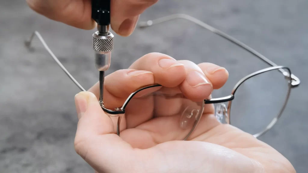 How To Tighten Glasses 1